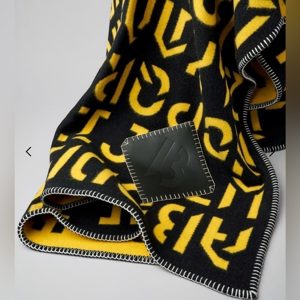 BYREDO Alphabeta Blanket BYPRODUCT 45 Team Colors Black and Yellow wool cashmere - Picture 2 of 4